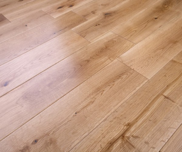 Maple Classic Oak Solid Wood Flooring 18mm x 125mm UV Lacquered 