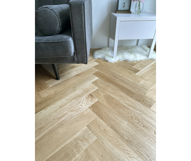 Natrual Wild Rustic Grade Oak Herringbone Engineered Wood Flooring 15mm x 90mm Brushed UV Oiled