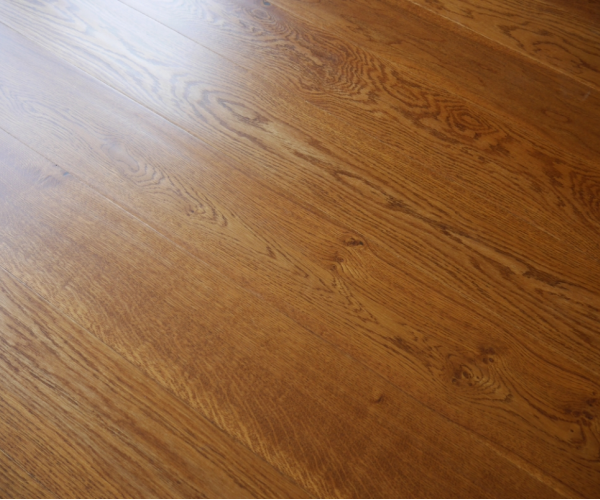 Golden Handscraped Classic Oak Engineered Wood Flooring 20mm x 190mm Lacquered